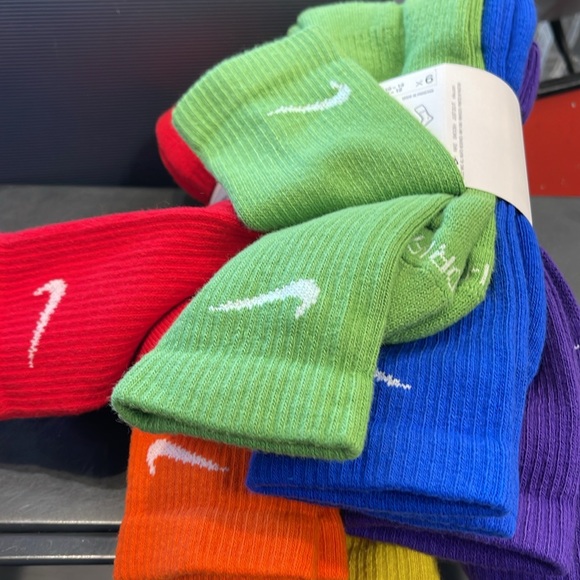 Nike Everyday Plus Cushioned
Training Crew Socks (6 Pairs) - Picture 7 of 16